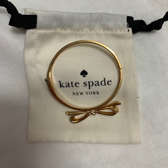 Kate Spade gold bow clasp bracelet - Picture 2 of 2